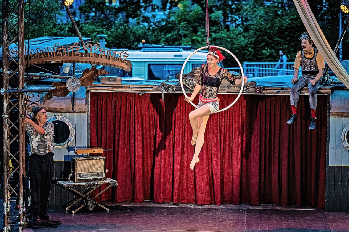 Variété Pavé: Magie, Humor und spektakuläre Akrobatik. (Foto: zVg / Markus Burkhardt)